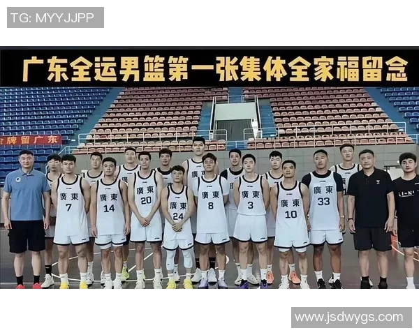 CBA激战山东男篮迎战福建男篮争夺季后赛名额的关键之战